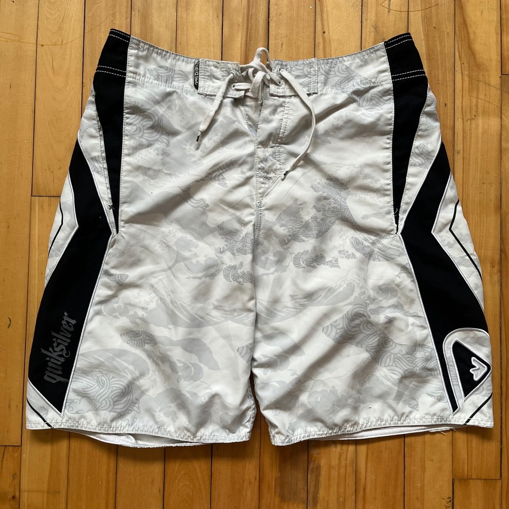 Quiksilver Mens Board Shorts Size 32 White Black Wave Print Swim Trunks